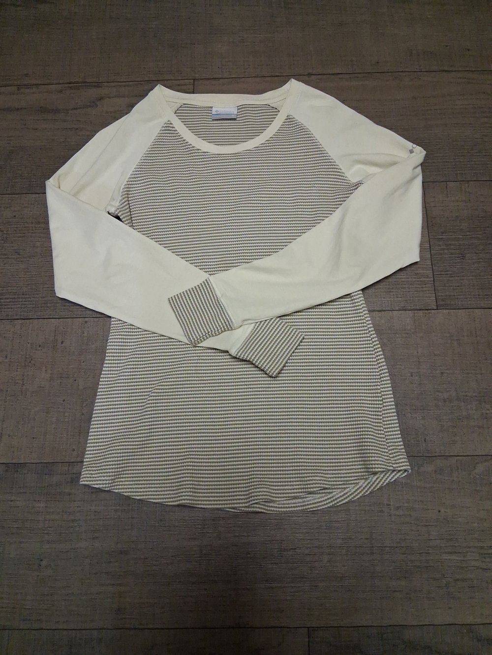 Women's Long-Sleeve Raglan Stripe Tee in Cream Columbia Thermo wear